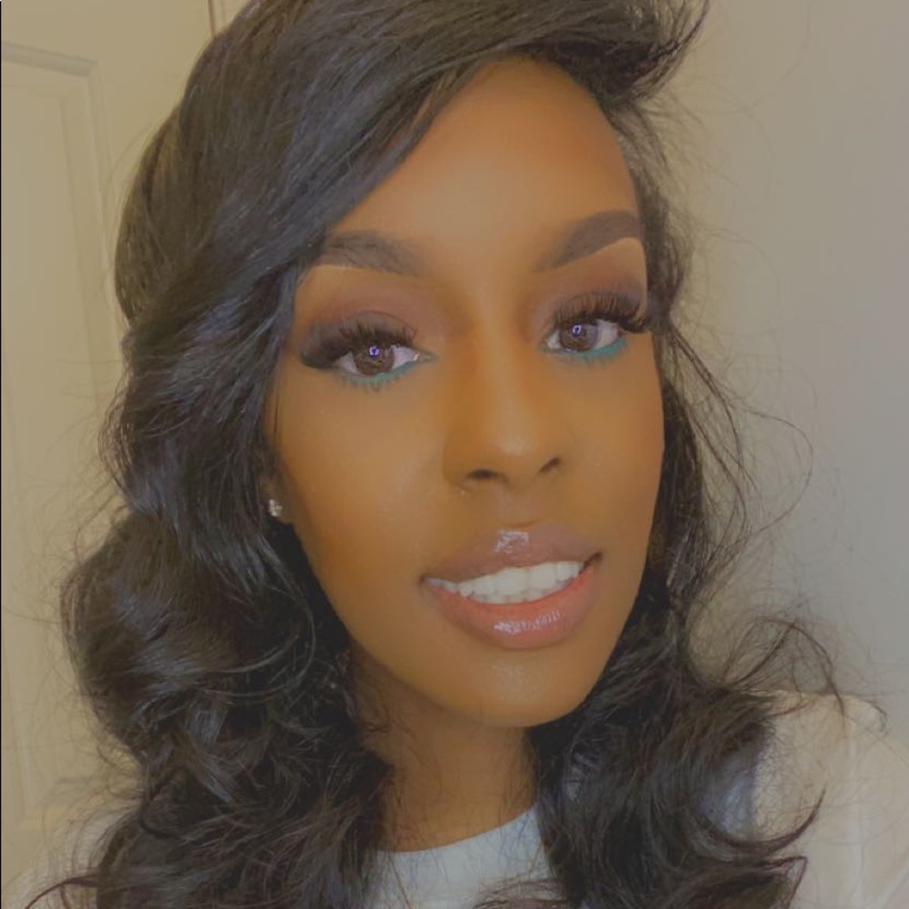 Meet your Posher, Nicole